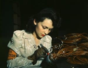 World_War_II_woman_aircraft_worker,_Vega_Aircraft_Corporation,_Burbank,_California_1942